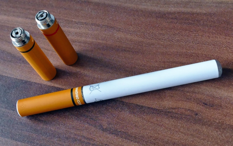 e-cigarette-VALDEBLORE-min_electronic_cigarette_e_cigarette_nicotine_vapor_vaporizer_smoke_tobacco-663282